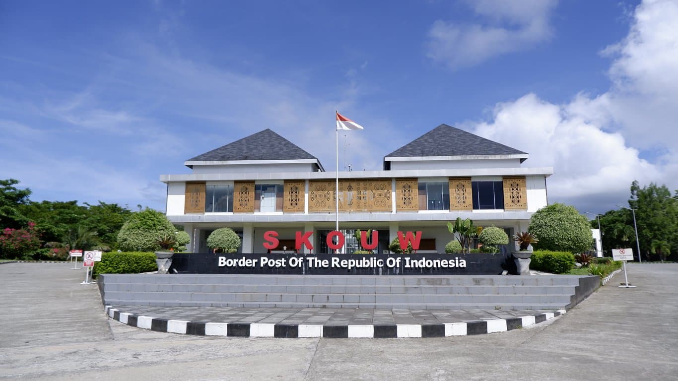 MENGUNJUNGI TITIK 0KM SKOW JAYAPURA